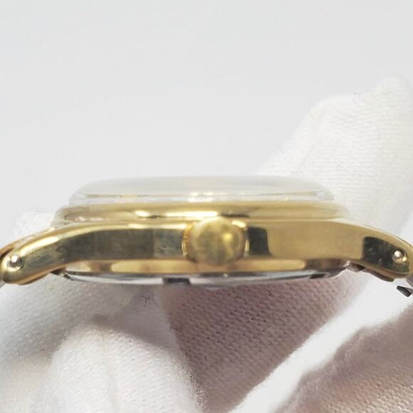 Disney X Lorus Mickey Mouse Gold-Tone Analog Watch - Rare Left-Facing Mickey! - Picture 5 of 13